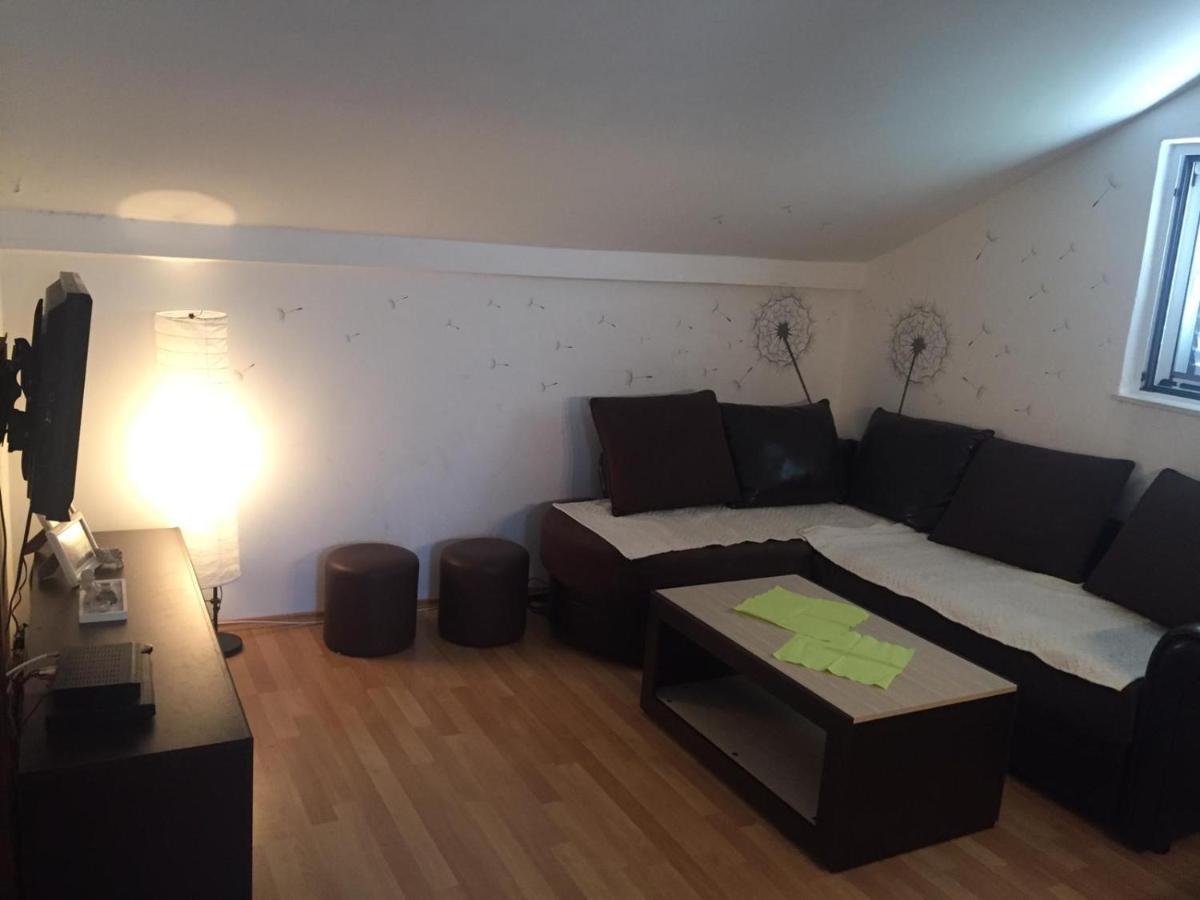 Apartment Julian 卡梅纳里 外观 照片